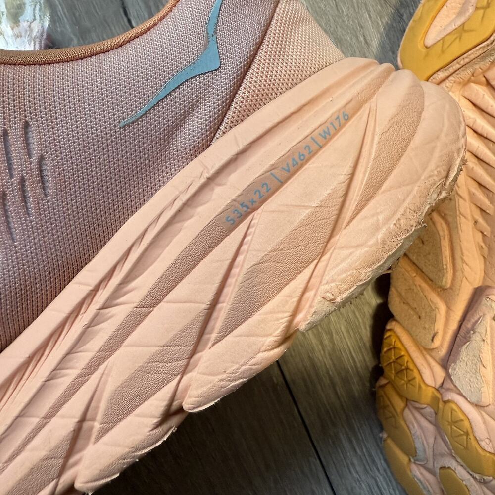 HOKA One One Rincon 3 Women’s sz 8 Coral Peach Running Shoes Lightweight Cushion - Picture 15 of 16